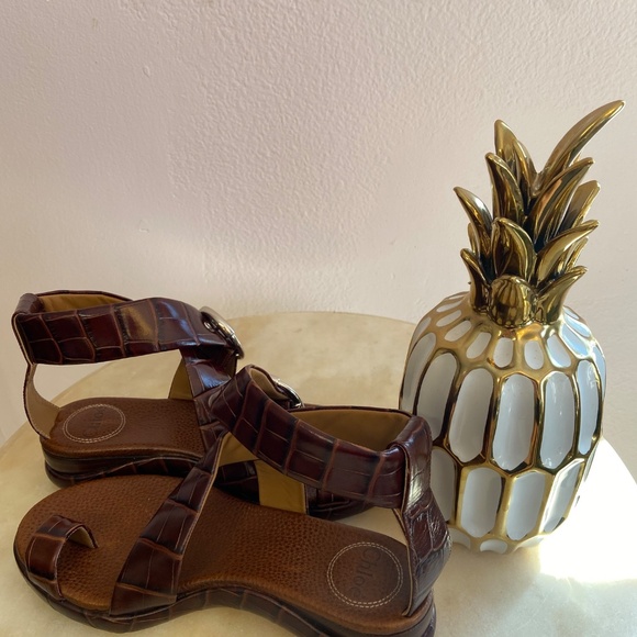 Chloe Leather Gladiator Sandals - Picture 3 of 4